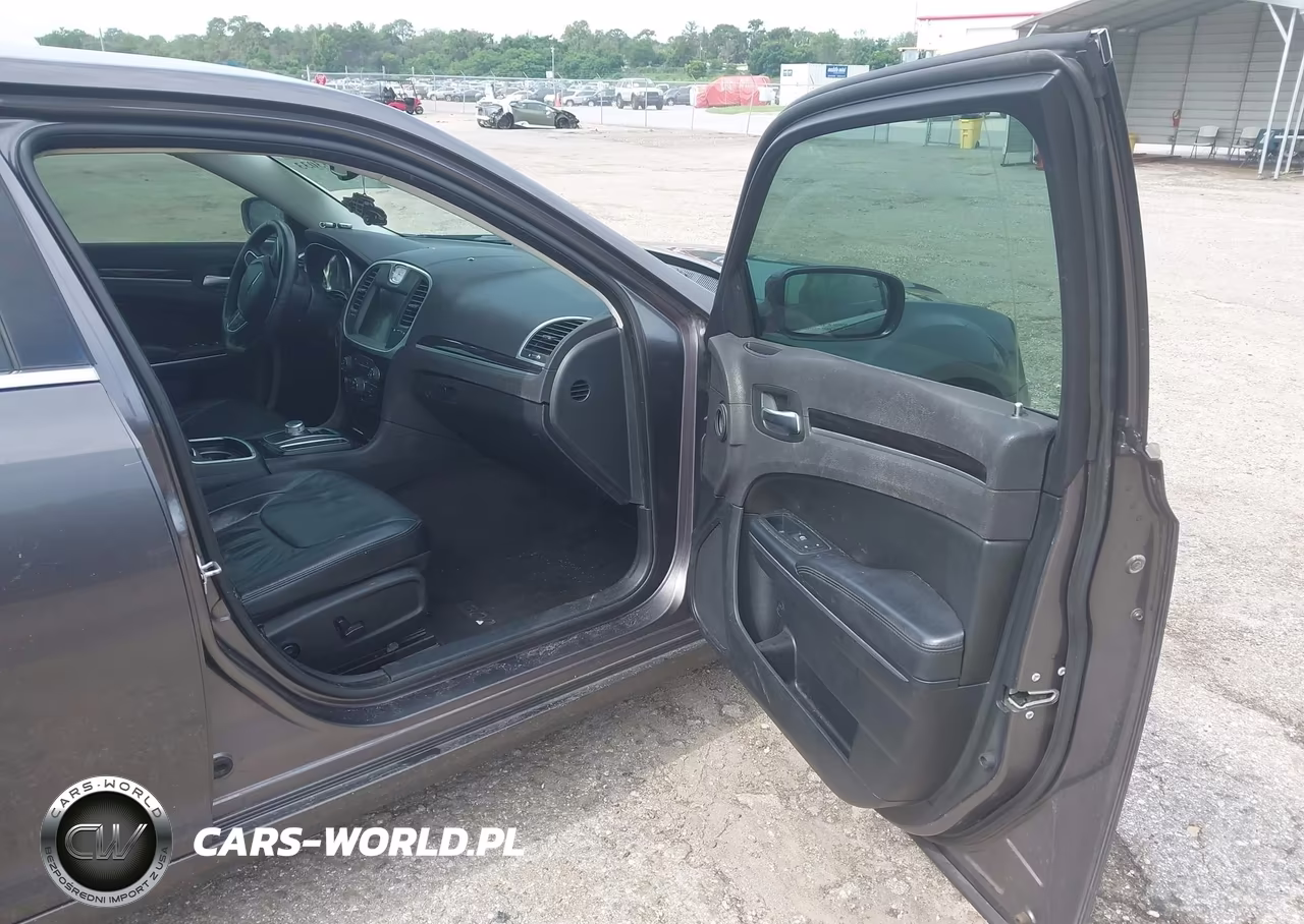2015 Chrysler 300 Limited VIN:2C3CCAAG0FH853545 - 5