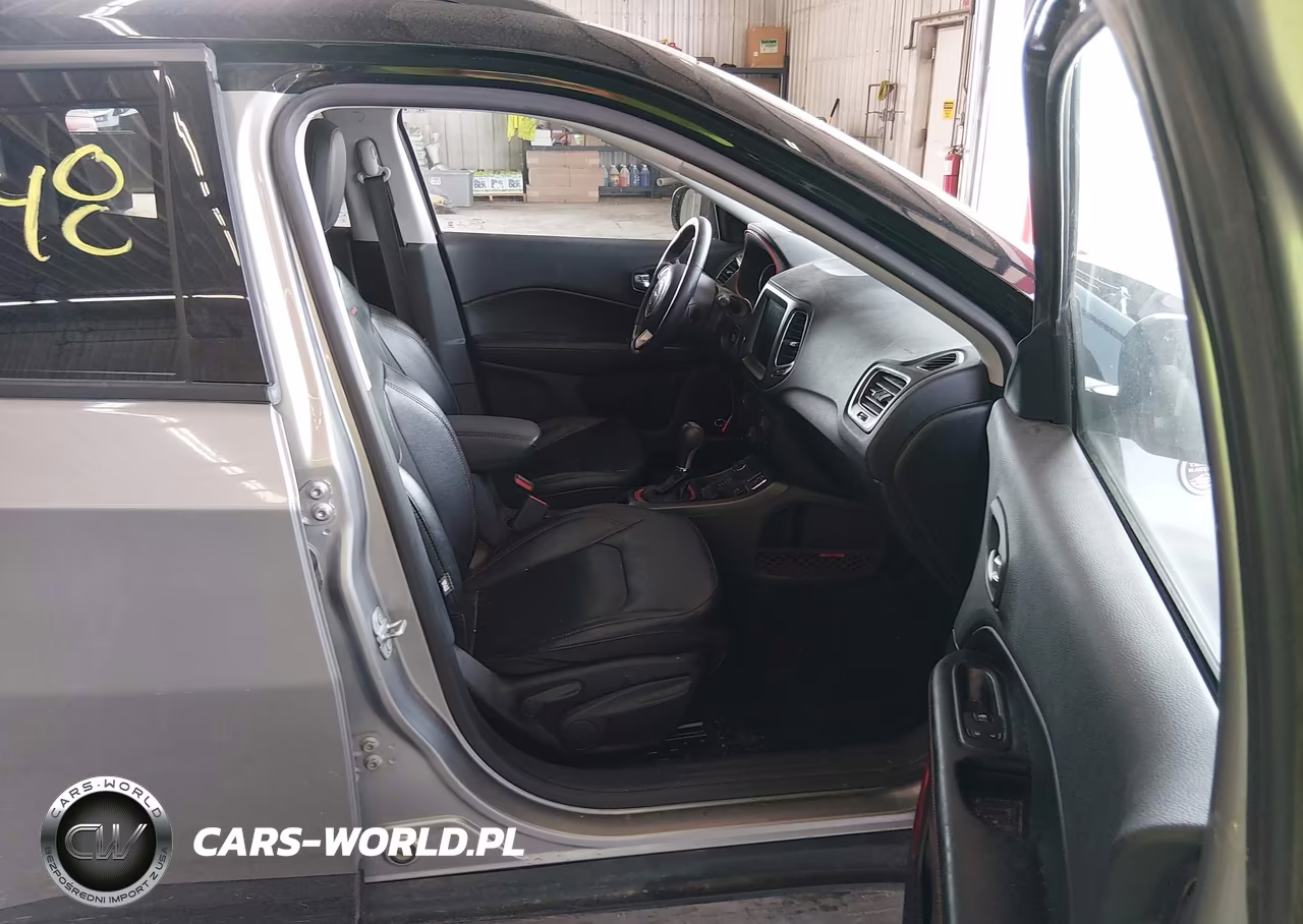 2019 Jeep Compass Trailhawk 4X4 VIN:3C4NJDDB9KT752436 - 5