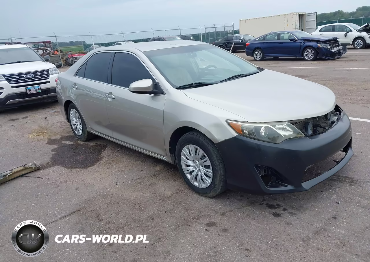 2014 Toyota Camry Le – zdjęcie 1 z 16