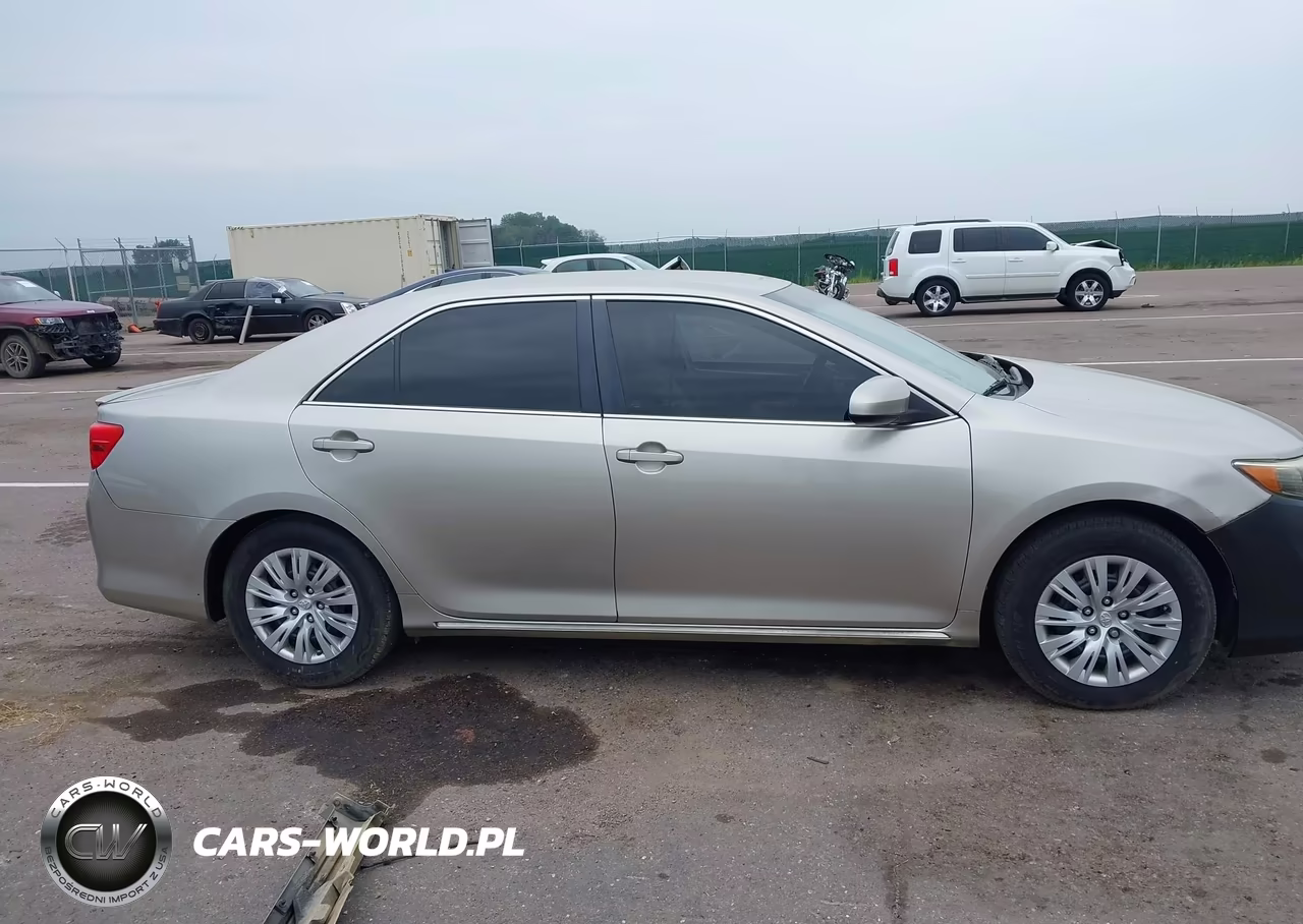 2014 Toyota Camry Le VIN:4T4BF1FK2ER426988 - 13