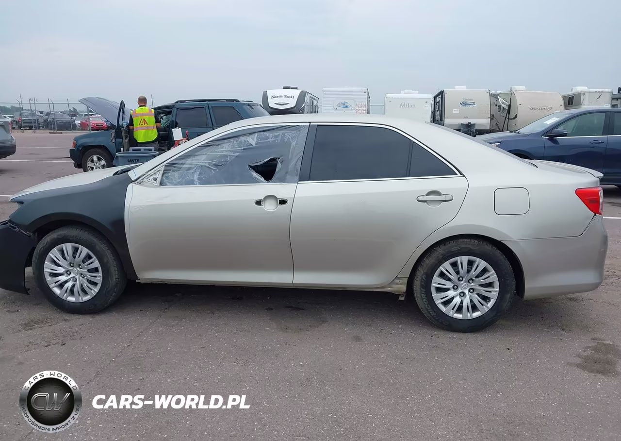 2014 Toyota Camry Le VIN:4T4BF1FK2ER426988 - 14