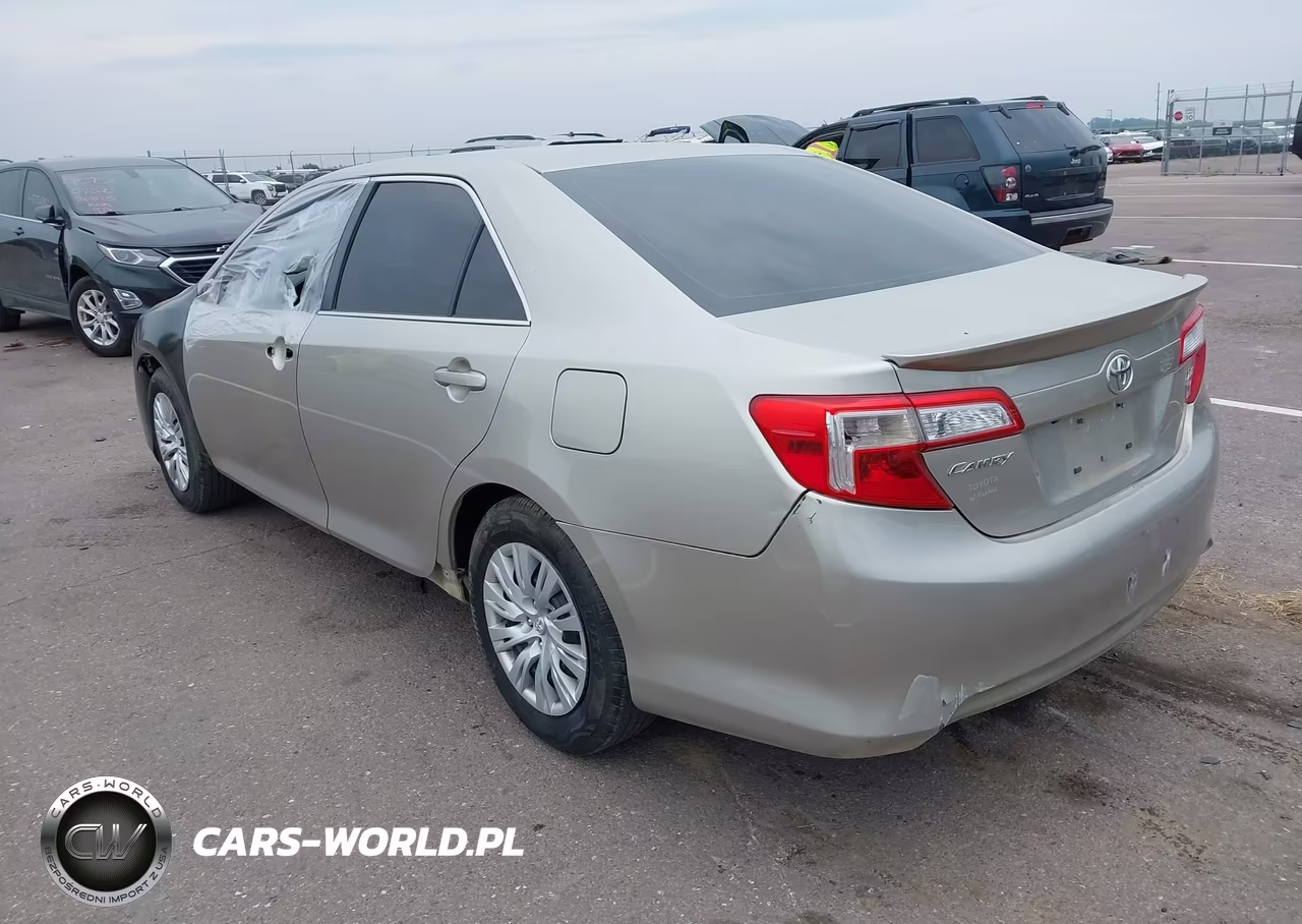 2014 Toyota Camry Le VIN:4T4BF1FK2ER426988 - 3