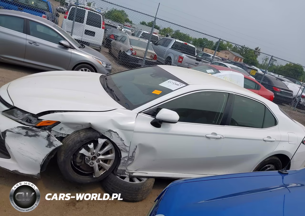 2018 Toyota Camry Le VIN:JTNB11HKXJ3010659 - 14