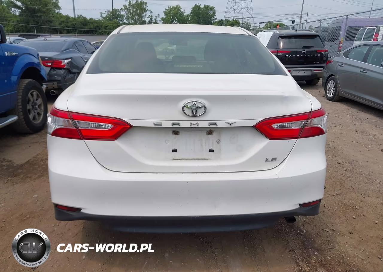 2018 Toyota Camry Le VIN:JTNB11HKXJ3010659 - 16