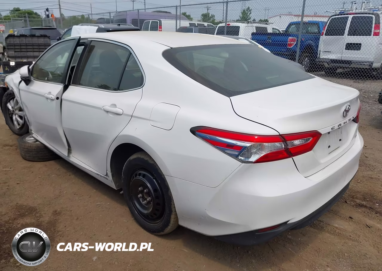 2018 Toyota Camry Le VIN:JTNB11HKXJ3010659 - 3