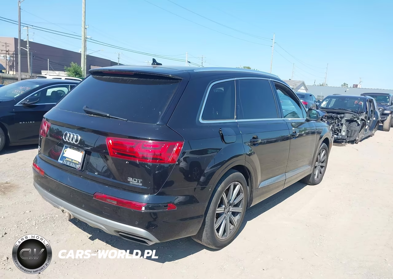 2017 Audi Q7 3.0T Premium VIN:WA1VAAF76HD003576 - 4