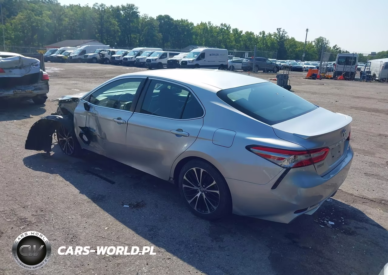 2018 Toyota Camry Se VIN:4T1B11HKXJU572166 - 3