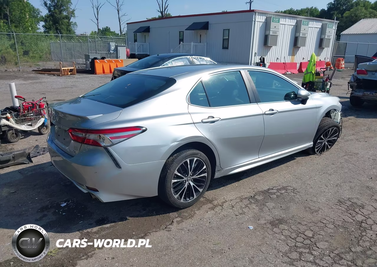 2018 Toyota Camry Se VIN:4T1B11HKXJU572166 - 4