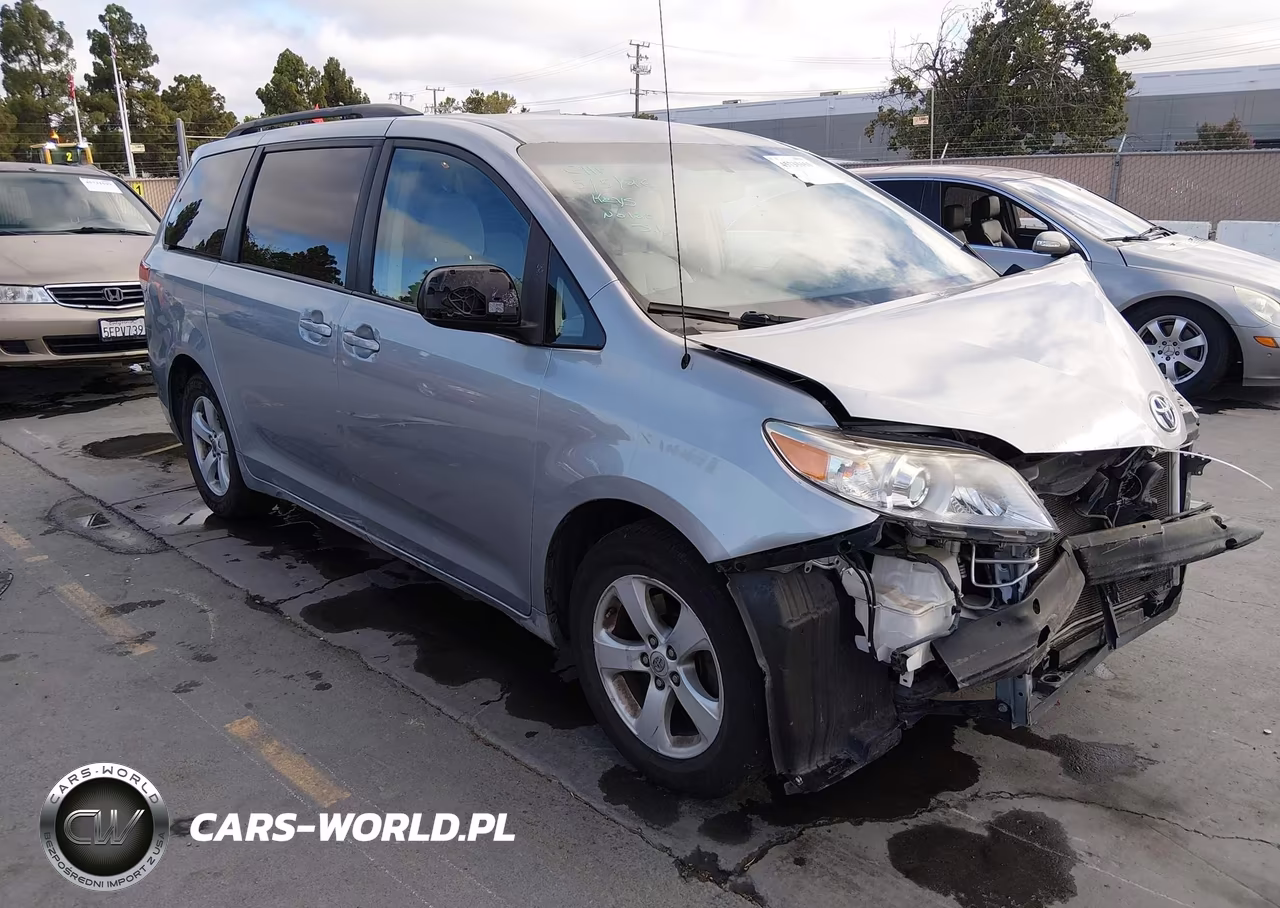 2011 Toyota Sienna Le V6 – zdjęcie 1 z 18