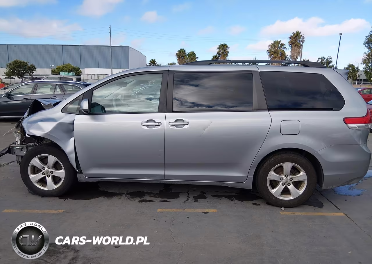 2011 Toyota Sienna Le V6 VIN:5TDKK3DC8BS121478 - 15