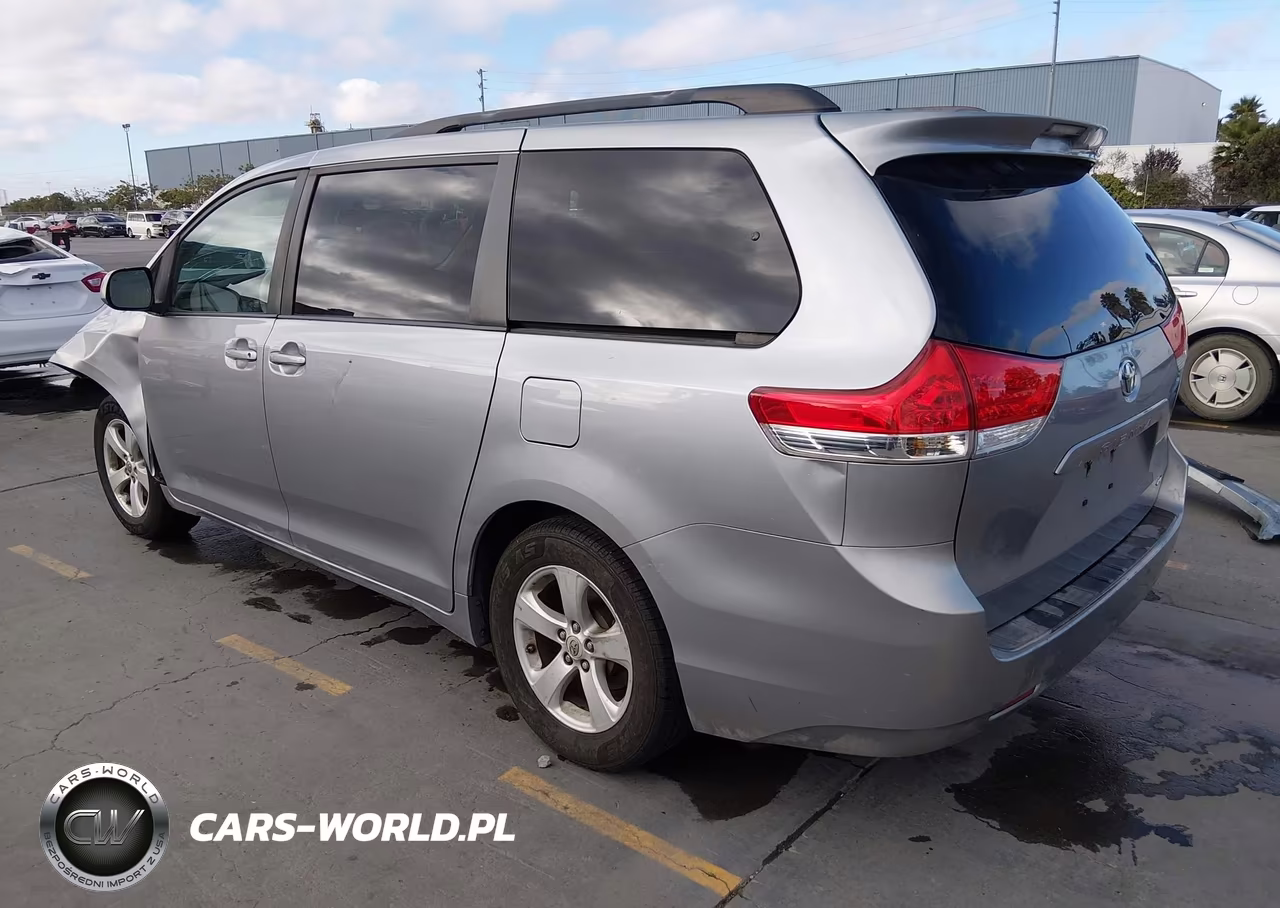 2011 Toyota Sienna Le V6 VIN:5TDKK3DC8BS121478 - 3