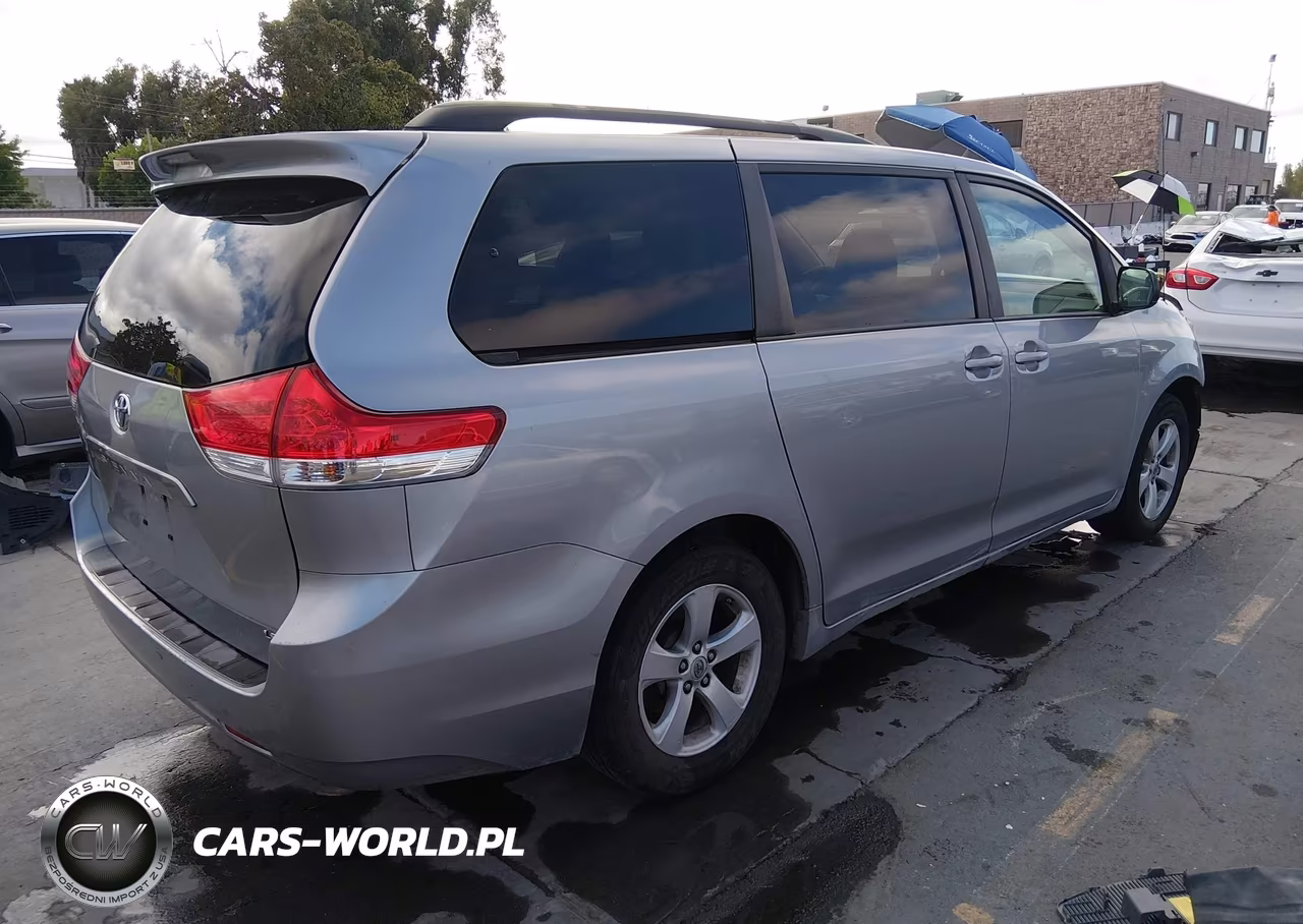 2011 Toyota Sienna Le V6 VIN:5TDKK3DC8BS121478 - 4