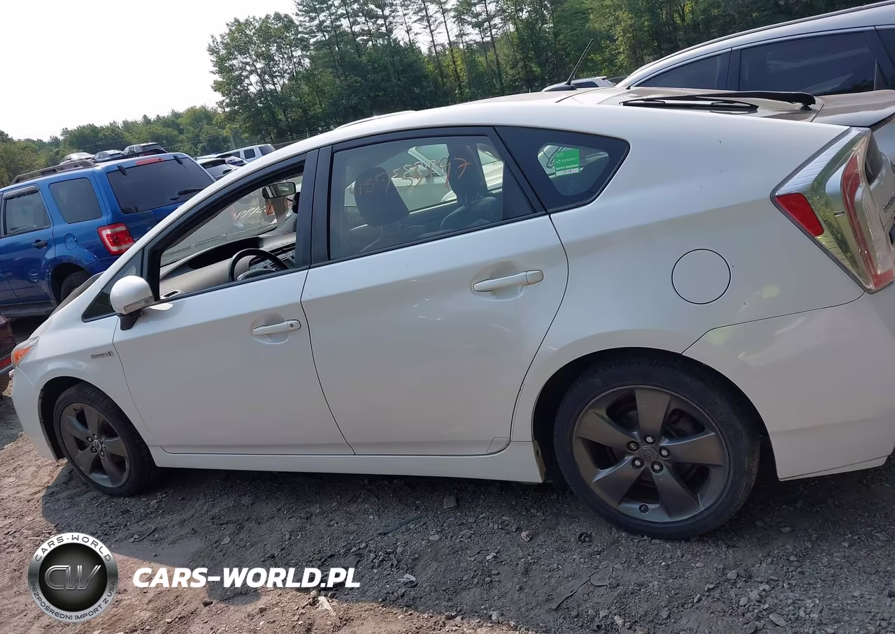 2015 Toyota Prius Persona Series Special Edition VIN:JTDKN3DU6F0397389 - 14
