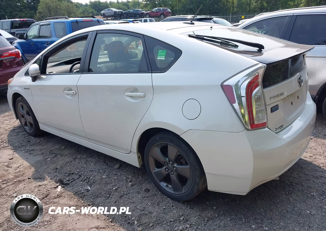 2015 Toyota Prius Persona Series Special Edition VIN:JTDKN3DU6F0397389 - 3