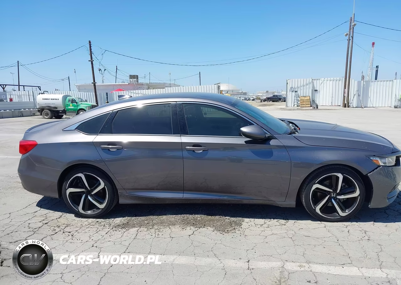 2018 Honda Accord Sport VIN:1HGCV1F3XJA262983 - 14