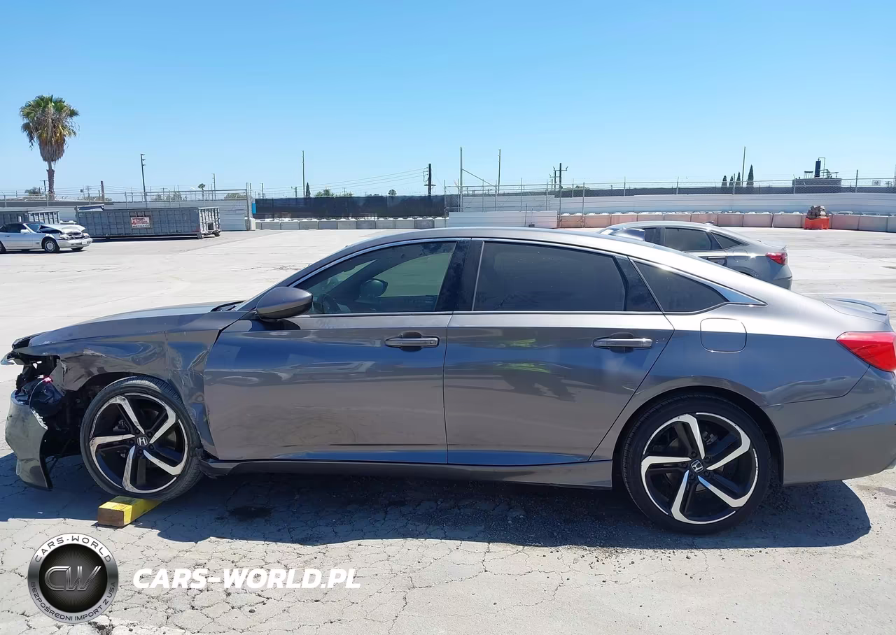 2018 Honda Accord Sport VIN:1HGCV1F3XJA262983 - 15
