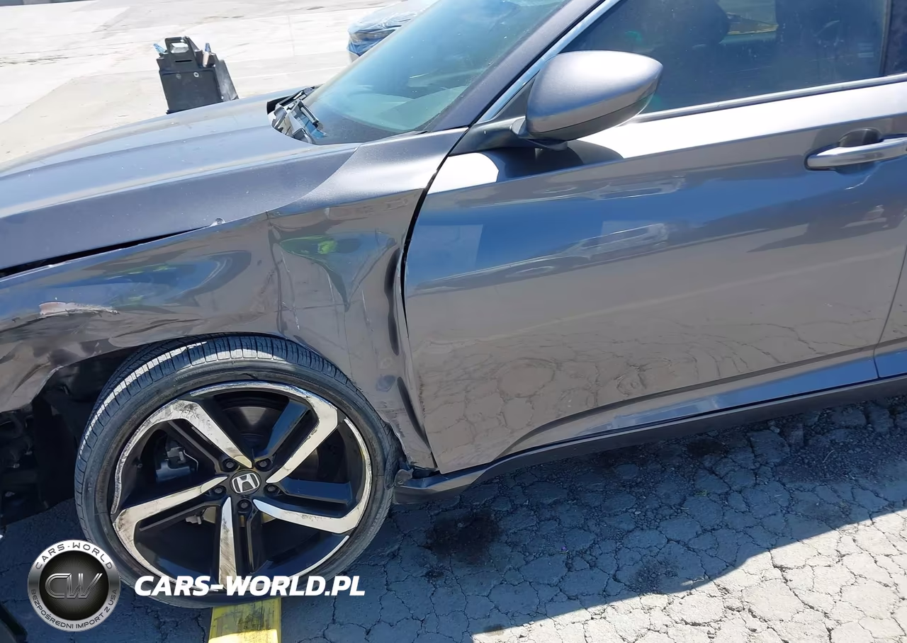 2018 Honda Accord Sport VIN:1HGCV1F3XJA262983 - 21