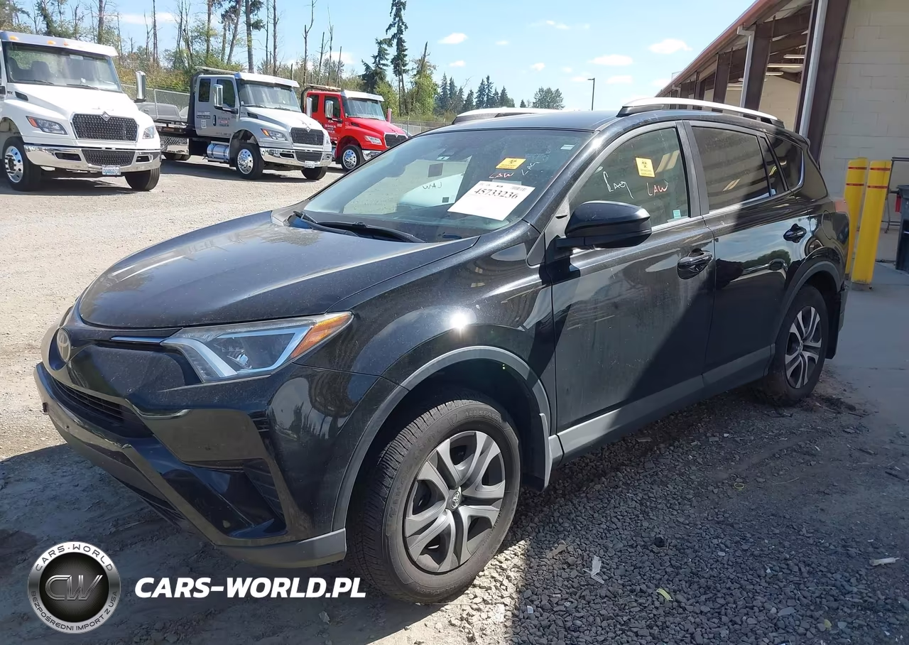 2018 Toyota Rav4 Le VIN:2T3BFREV2JW839015 - 2