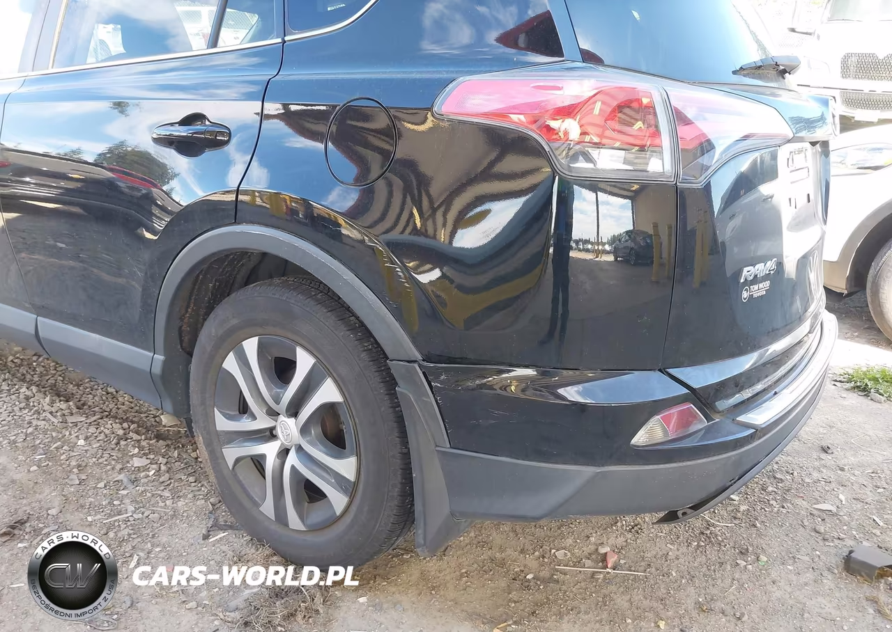 2018 Toyota Rav4 Le VIN:2T3BFREV2JW839015 - 6