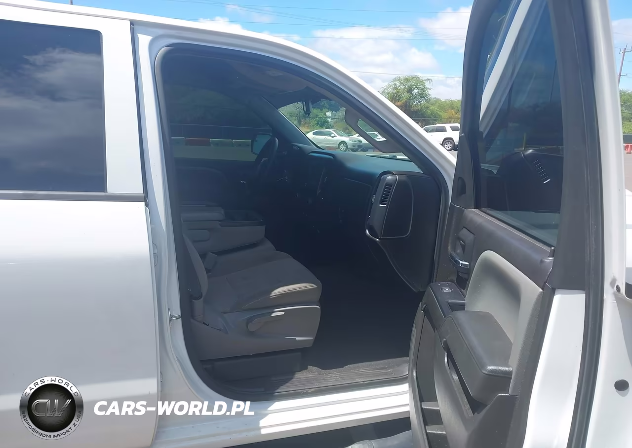 2018 Chevrolet Silverado 1500 Custom VIN:3GCPCPECXJG609921 - 5