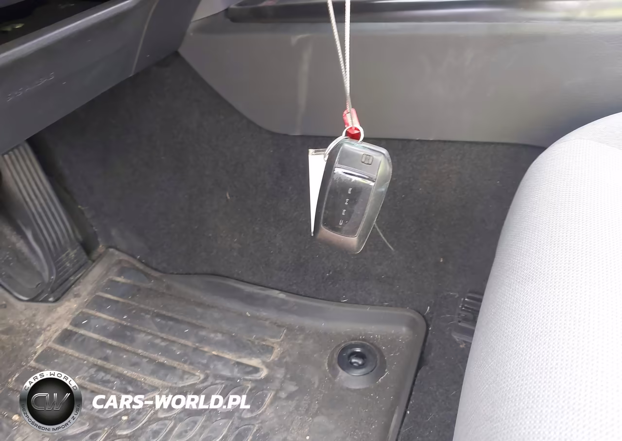 2025 Toyota Camry Le VIN:4T1DAACK2SU057857 - 11