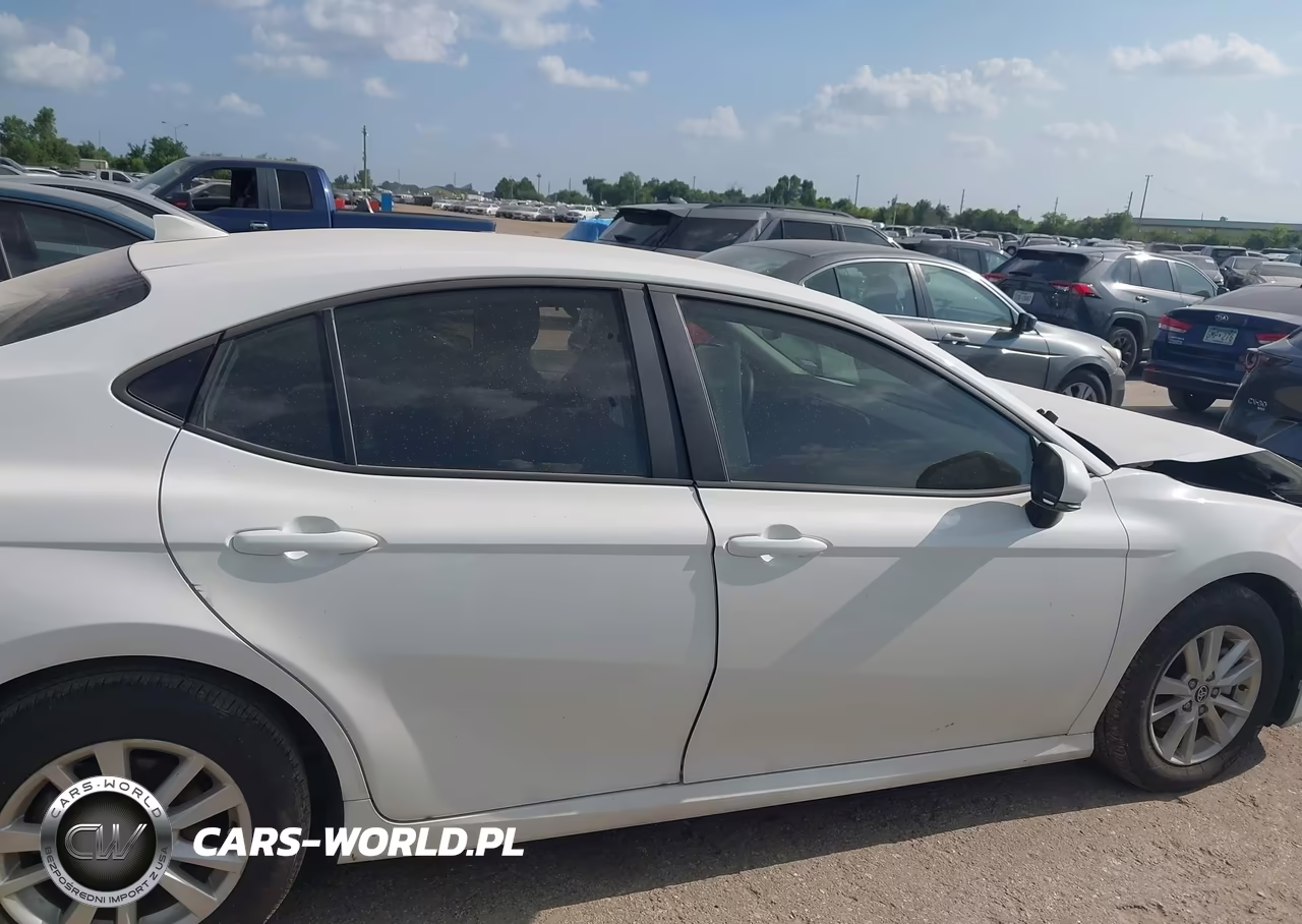 2025 Toyota Camry Le VIN:4T1DAACK2SU057857 - 13