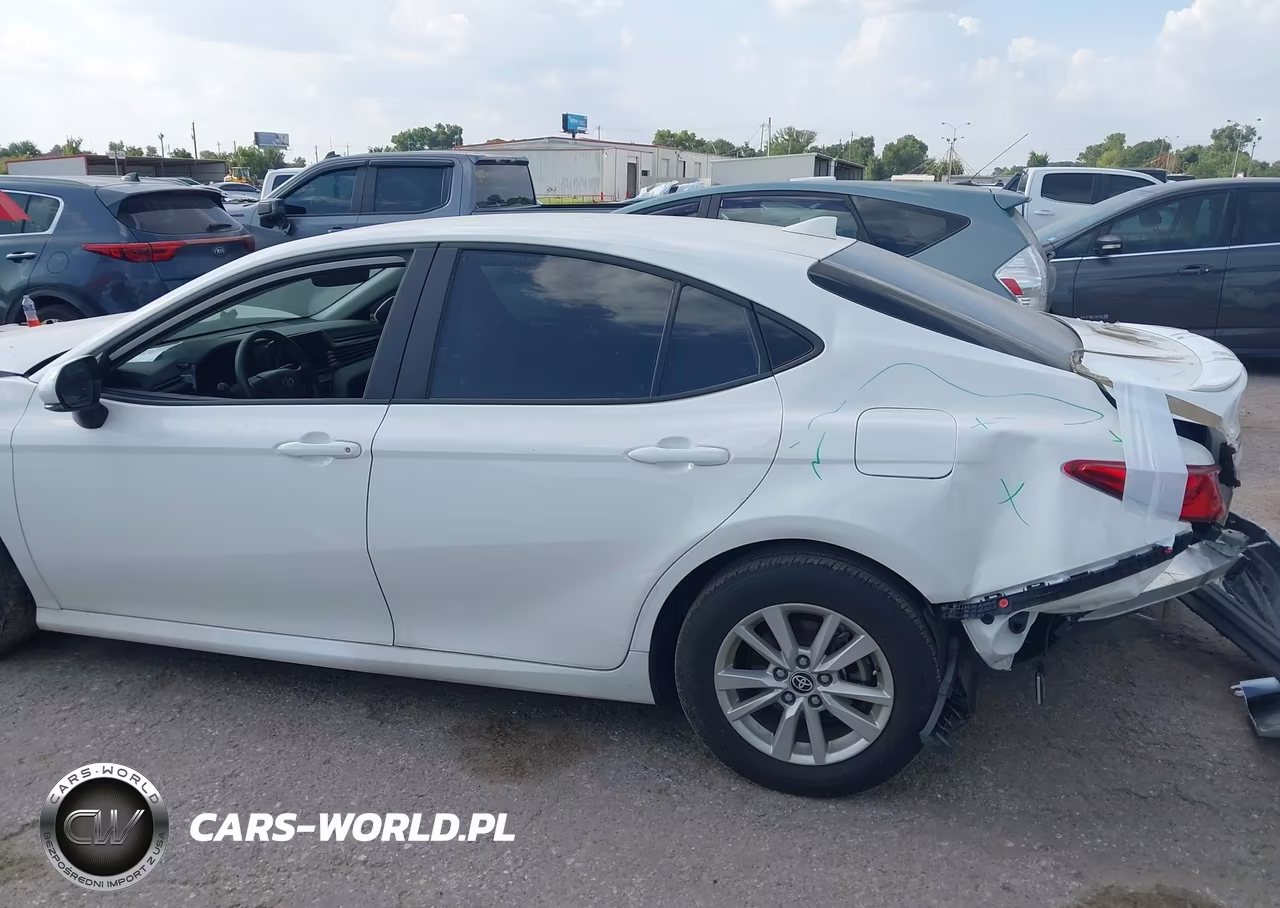 2025 Toyota Camry Le VIN:4T1DAACK2SU057857 - 14
