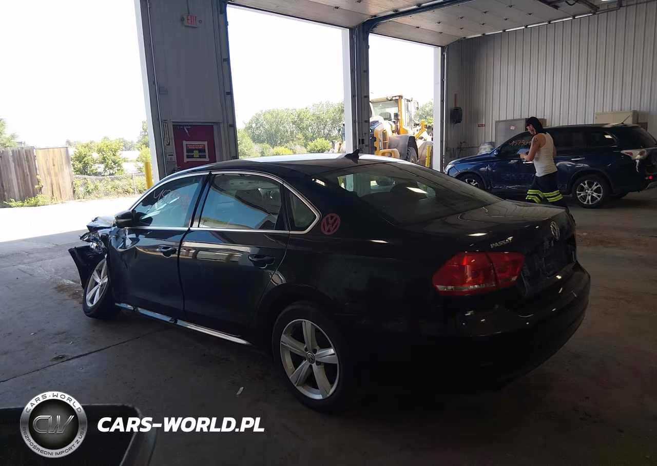 2014 Volkswagen Passat Se VIN:1VWBH7A3XEC045792 - 3