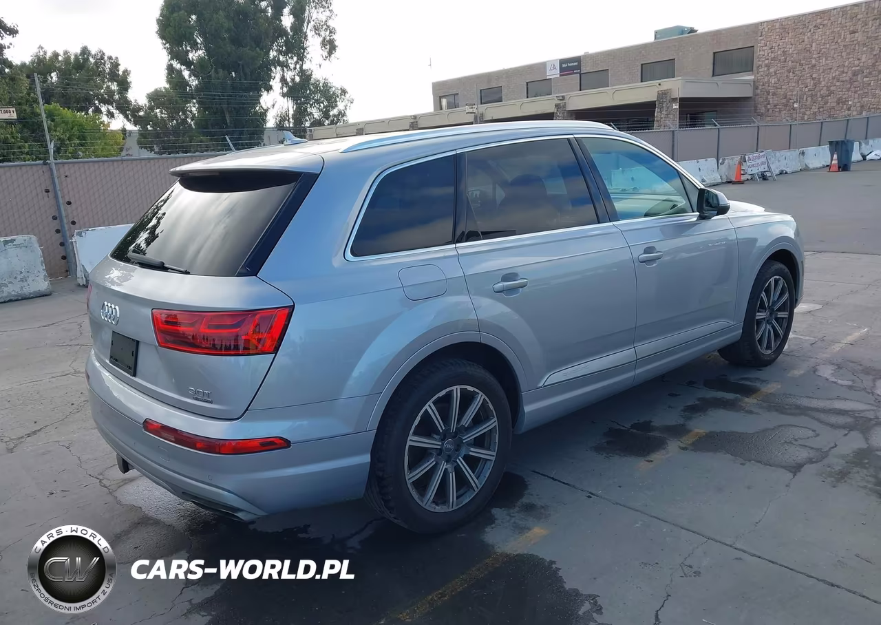 2017 Audi Q7 3.0T Premium VIN:WA1LAAF79HD001439 - 4