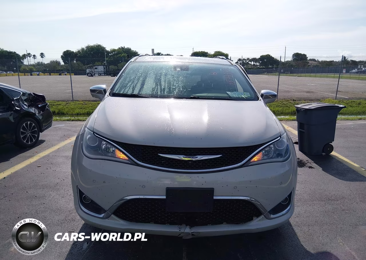 2017 Chrysler Pacifica Limited VIN:2C4RC1GGXHR584030 - 11