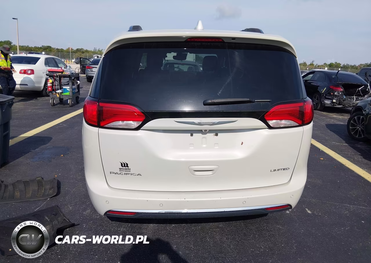 2017 Chrysler Pacifica Limited VIN:2C4RC1GGXHR584030 - 15