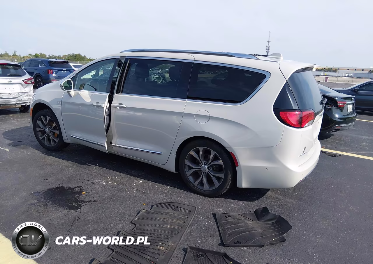 2017 Chrysler Pacifica Limited VIN:2C4RC1GGXHR584030 - 3