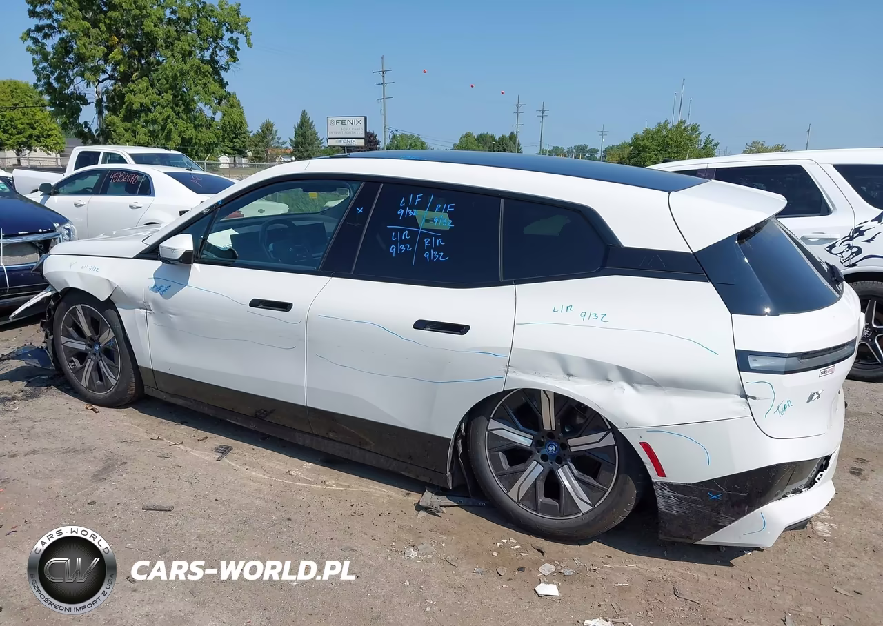 2023 BMW Ix xDrive50 VIN:WB523CF04PCM48450 - 15
