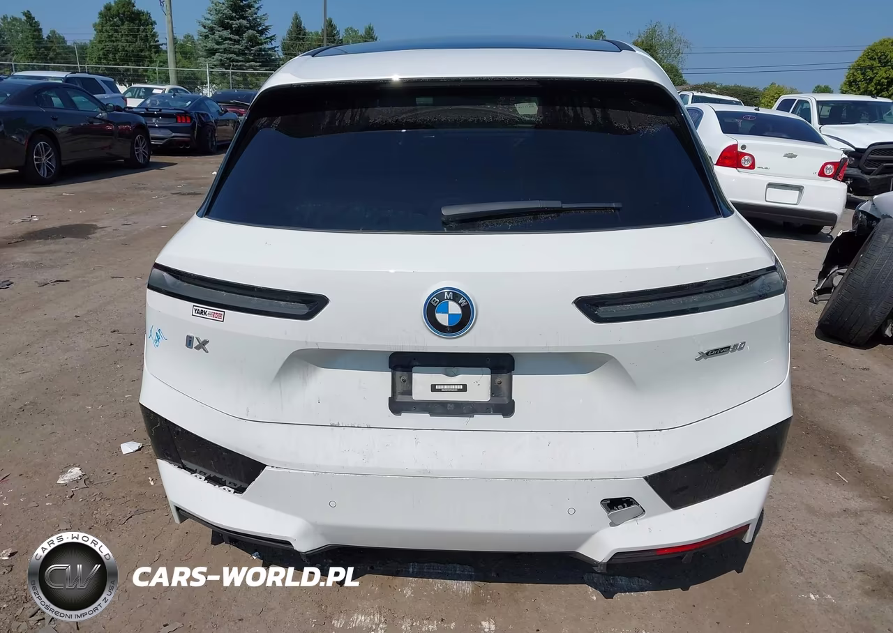 2023 BMW Ix xDrive50 VIN:WB523CF04PCM48450 - 17