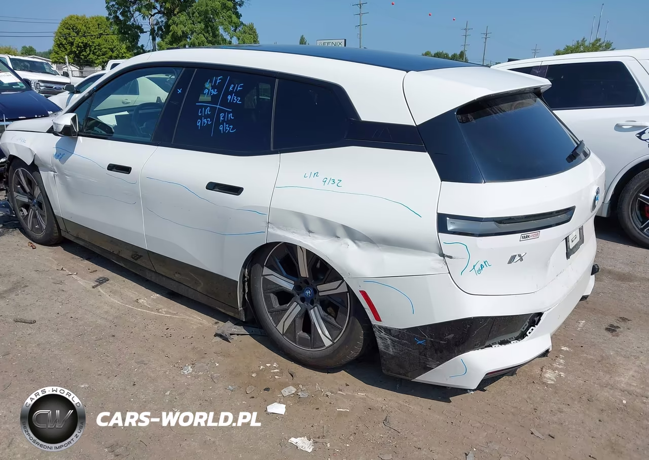 2023 BMW Ix xDrive50 VIN:WB523CF04PCM48450 - 3