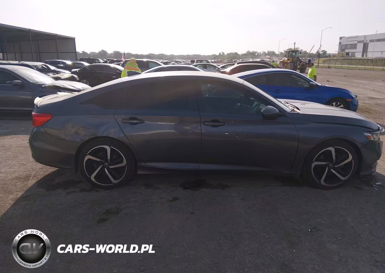 2018 Honda Accord Sport VIN:1HGCV1F3XJA145999 - 13