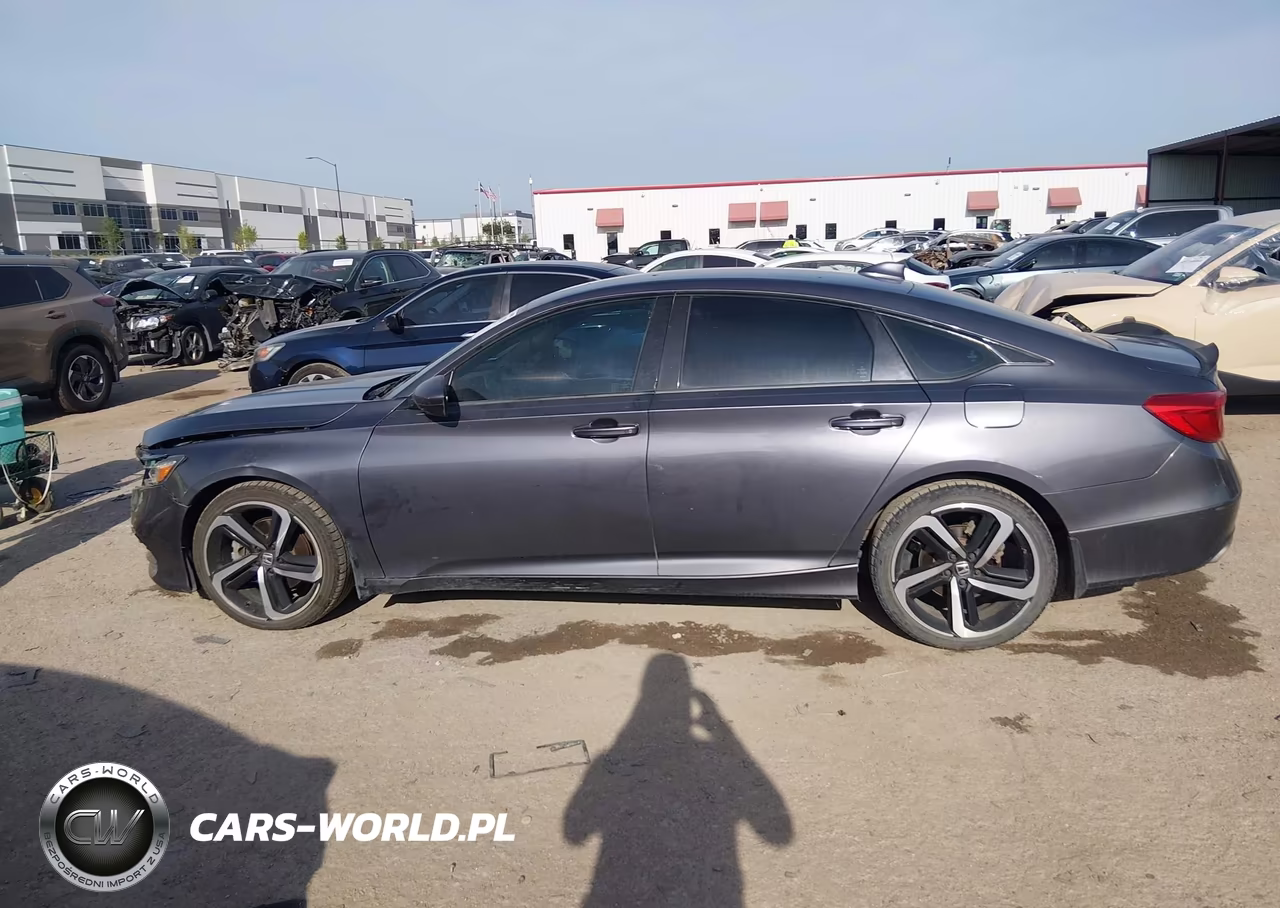 2018 Honda Accord Sport VIN:1HGCV1F3XJA145999 - 14