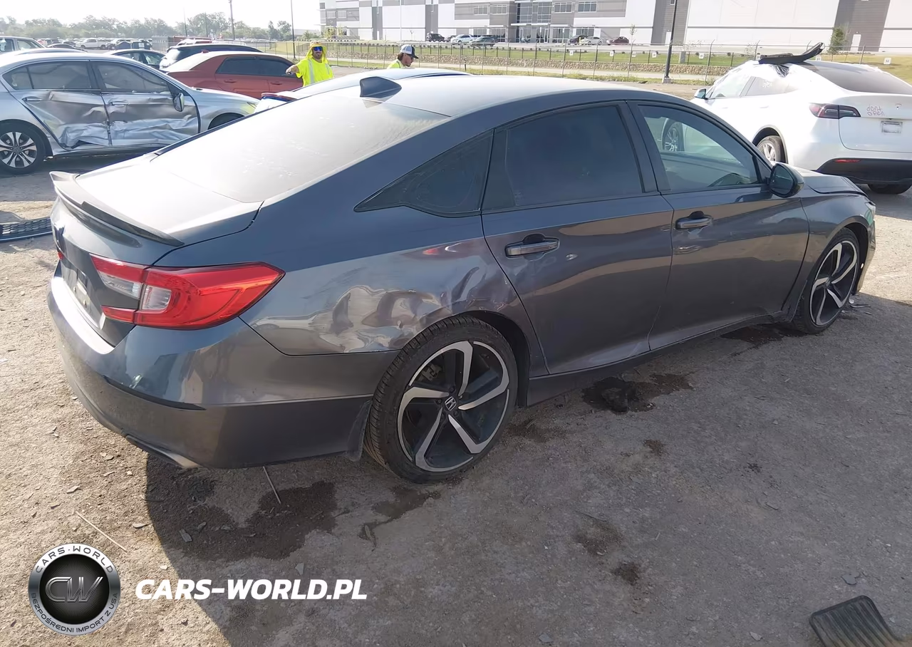 2018 Honda Accord Sport VIN:1HGCV1F3XJA145999 - 4