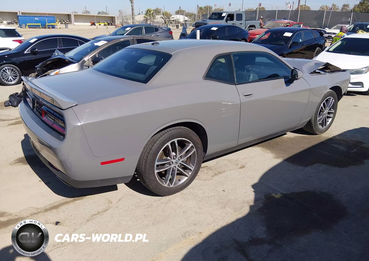 2019 Dodge Challenger Sxt Awd VIN:2C3CDZGG3KH616660 - 4