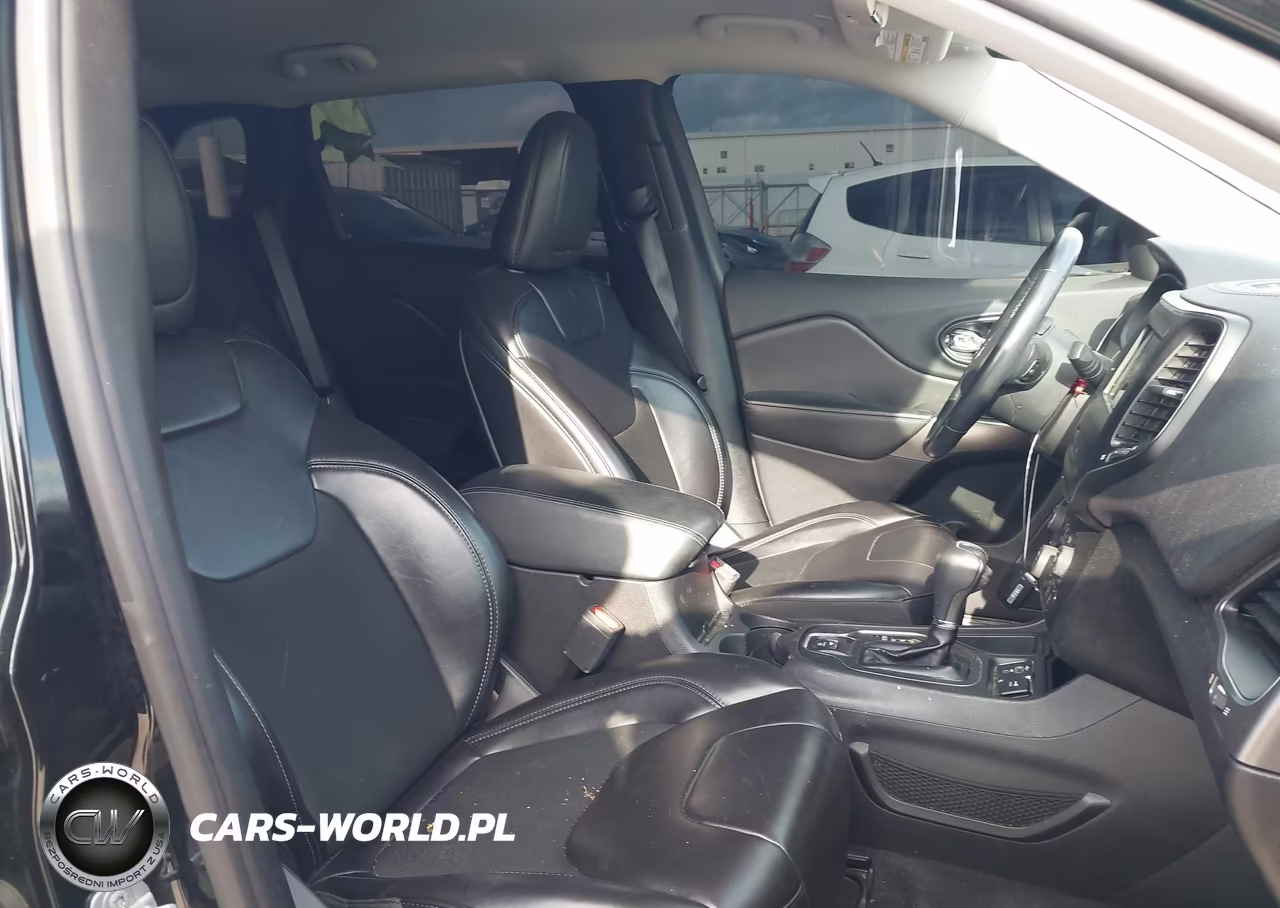 2019 Jeep Cherokee Latitude Plus Fwd VIN:1C4PJLLB7KD403253 - 18