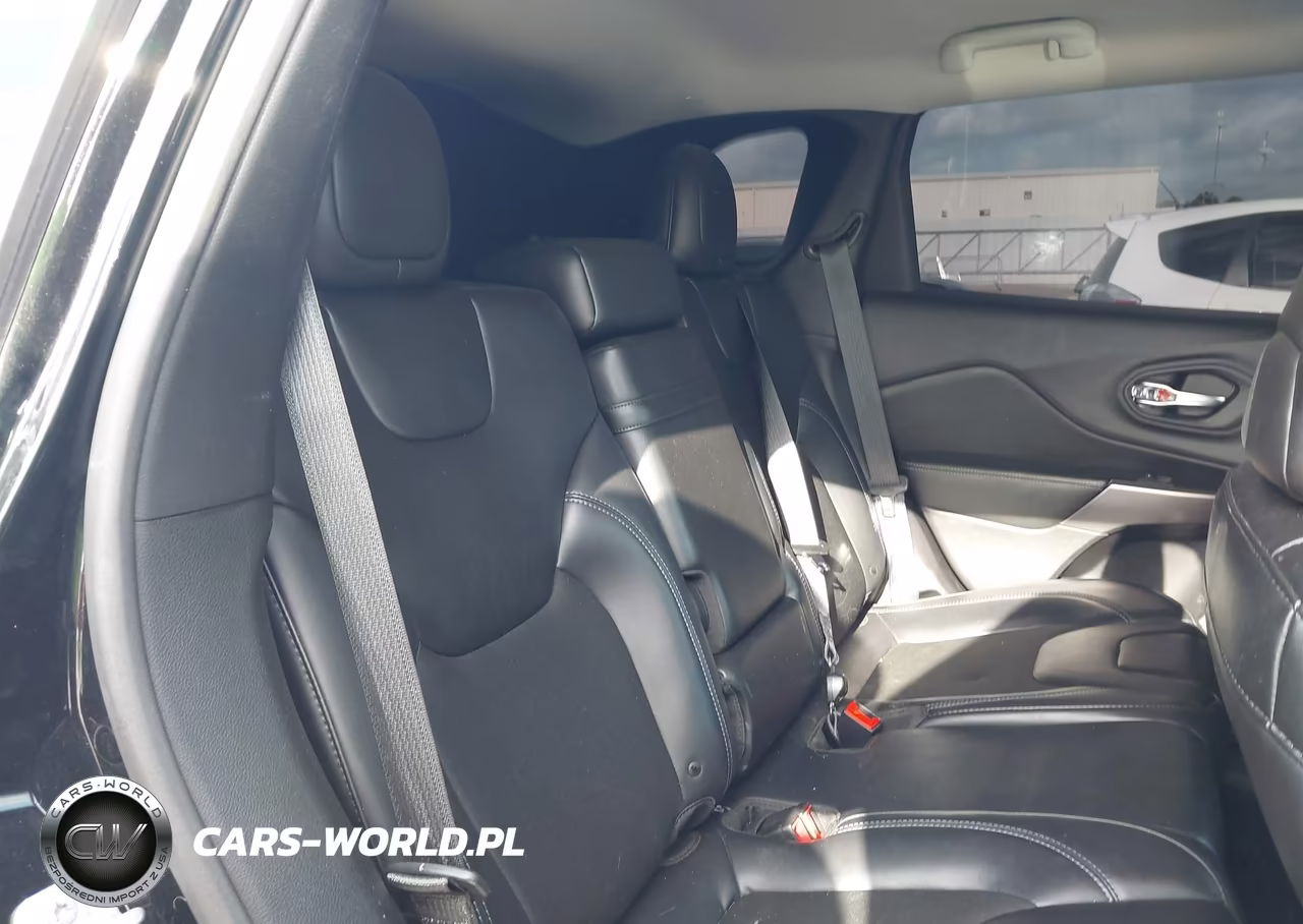 2019 Jeep Cherokee Latitude Plus Fwd VIN:1C4PJLLB7KD403253 - 19