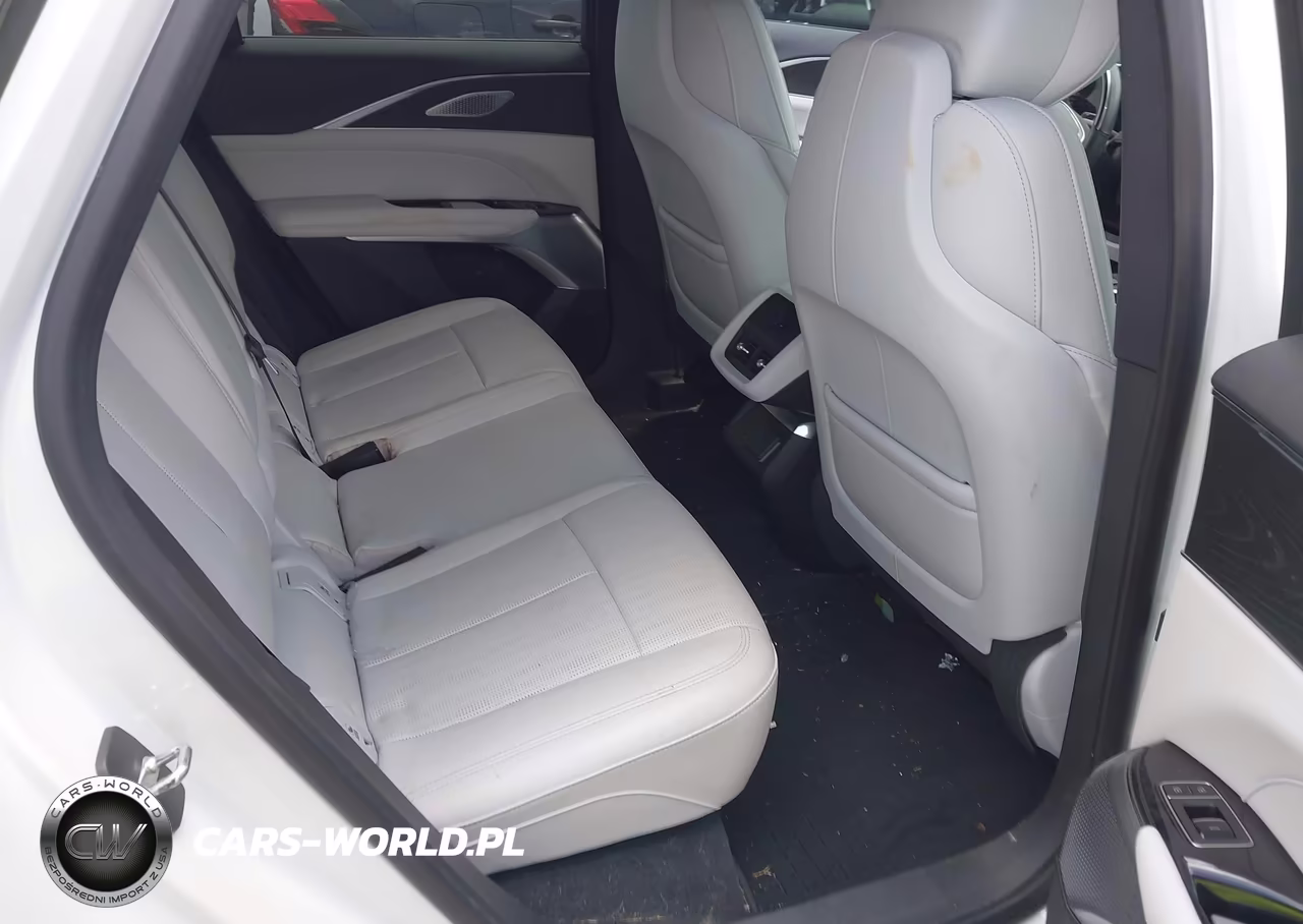 2024 Cadillac Lyriq Luxury W-1Sd VIN:1GYKPRRK8RZ111234 - 8