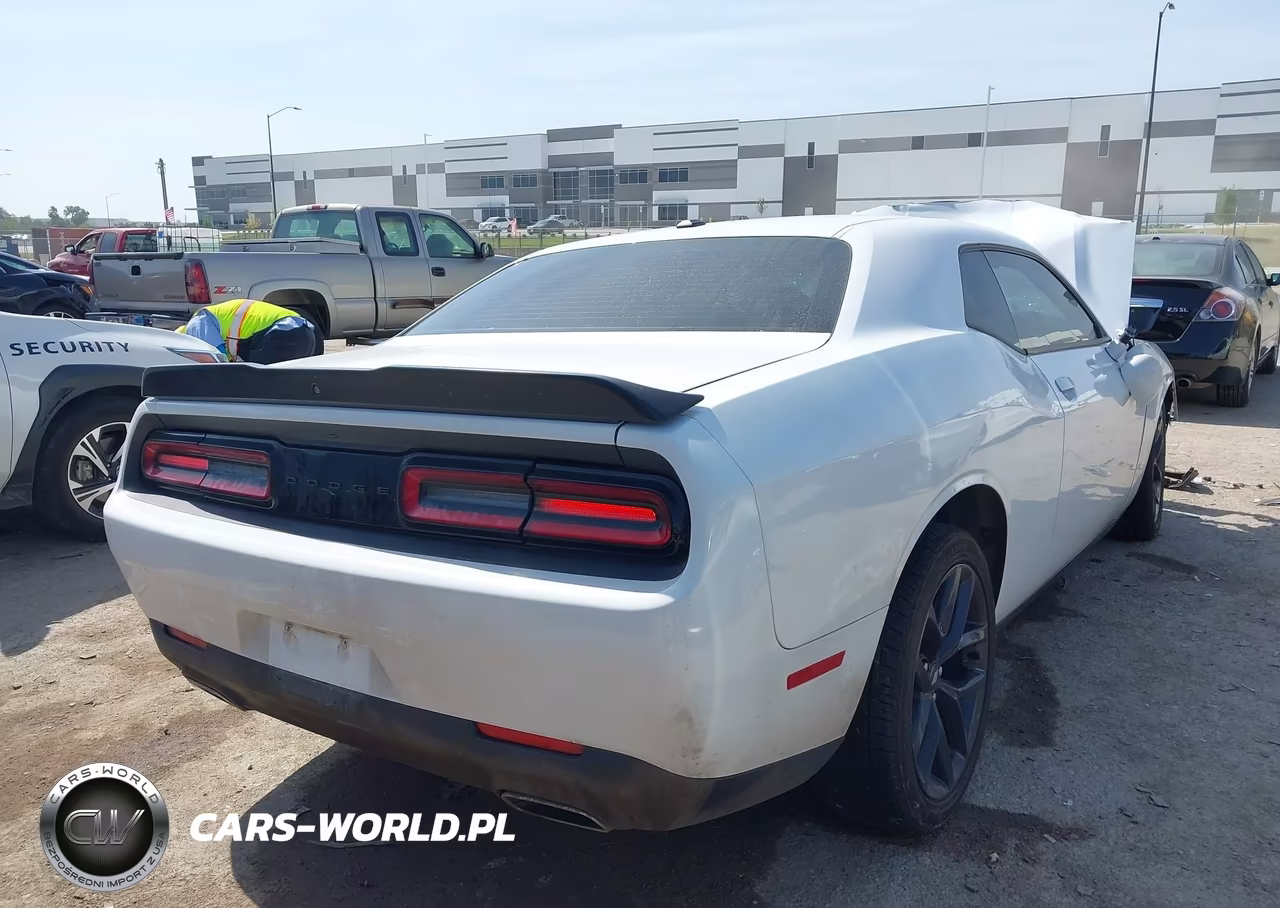 2021 Dodge Challenger Sxt VIN:2C3CDZAGXMH555822 - 4