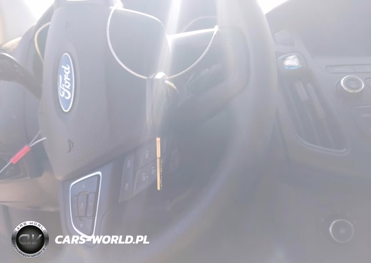 2018 Ford Focus Se VIN:1FADP3F21JL286843 - 11