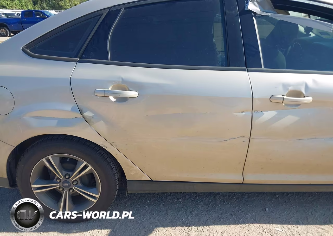 2018 Ford Focus Se VIN:1FADP3F21JL286843 - 14