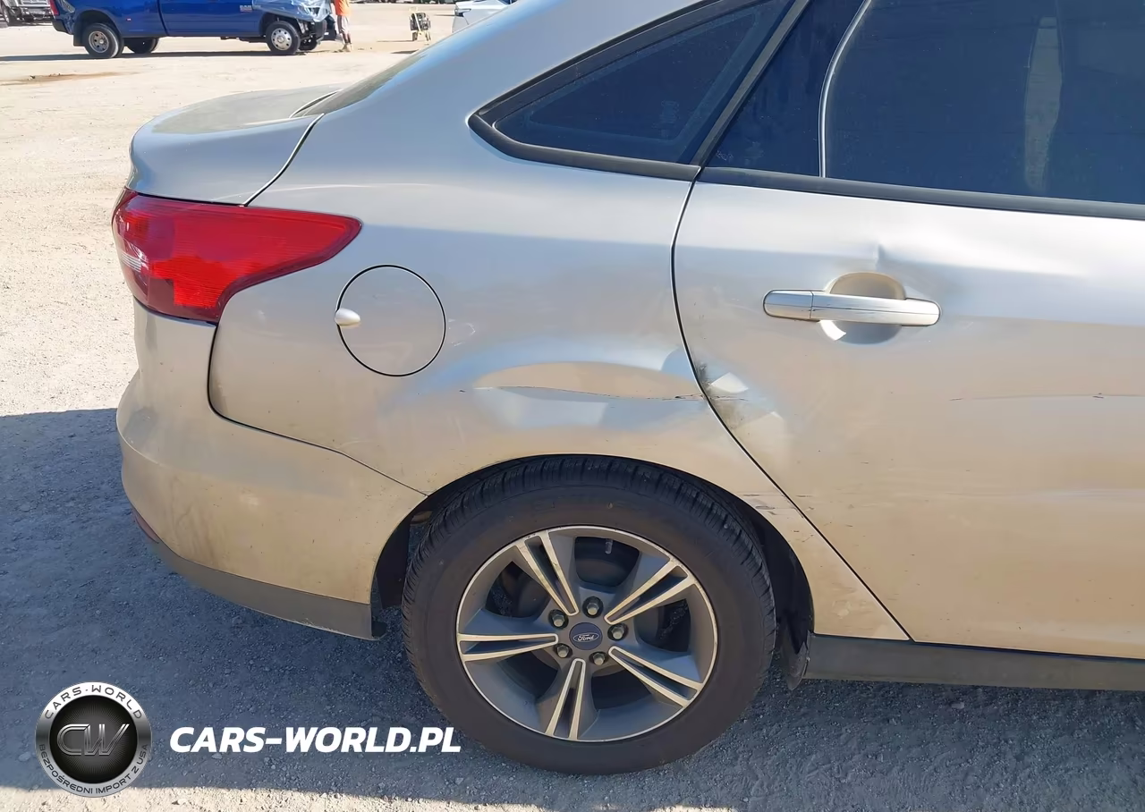 2018 Ford Focus Se VIN:1FADP3F21JL286843 - 15