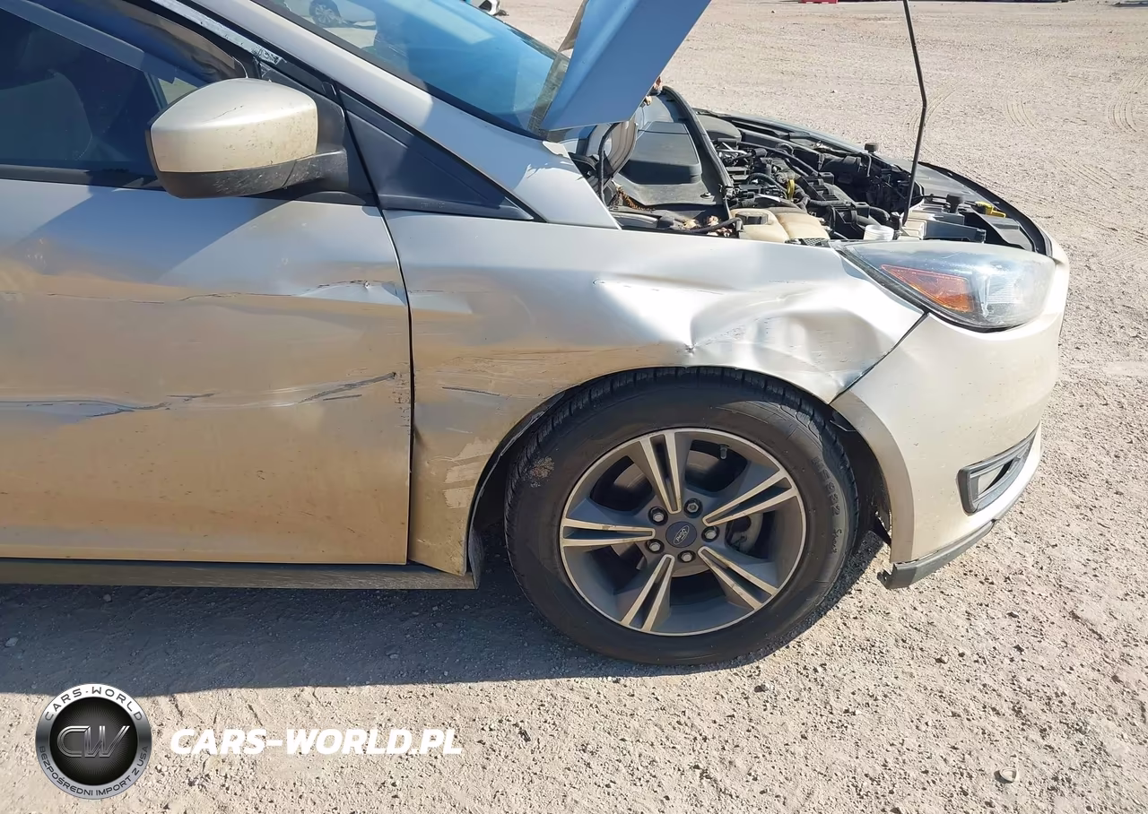2018 Ford Focus Se VIN:1FADP3F21JL286843 - 6