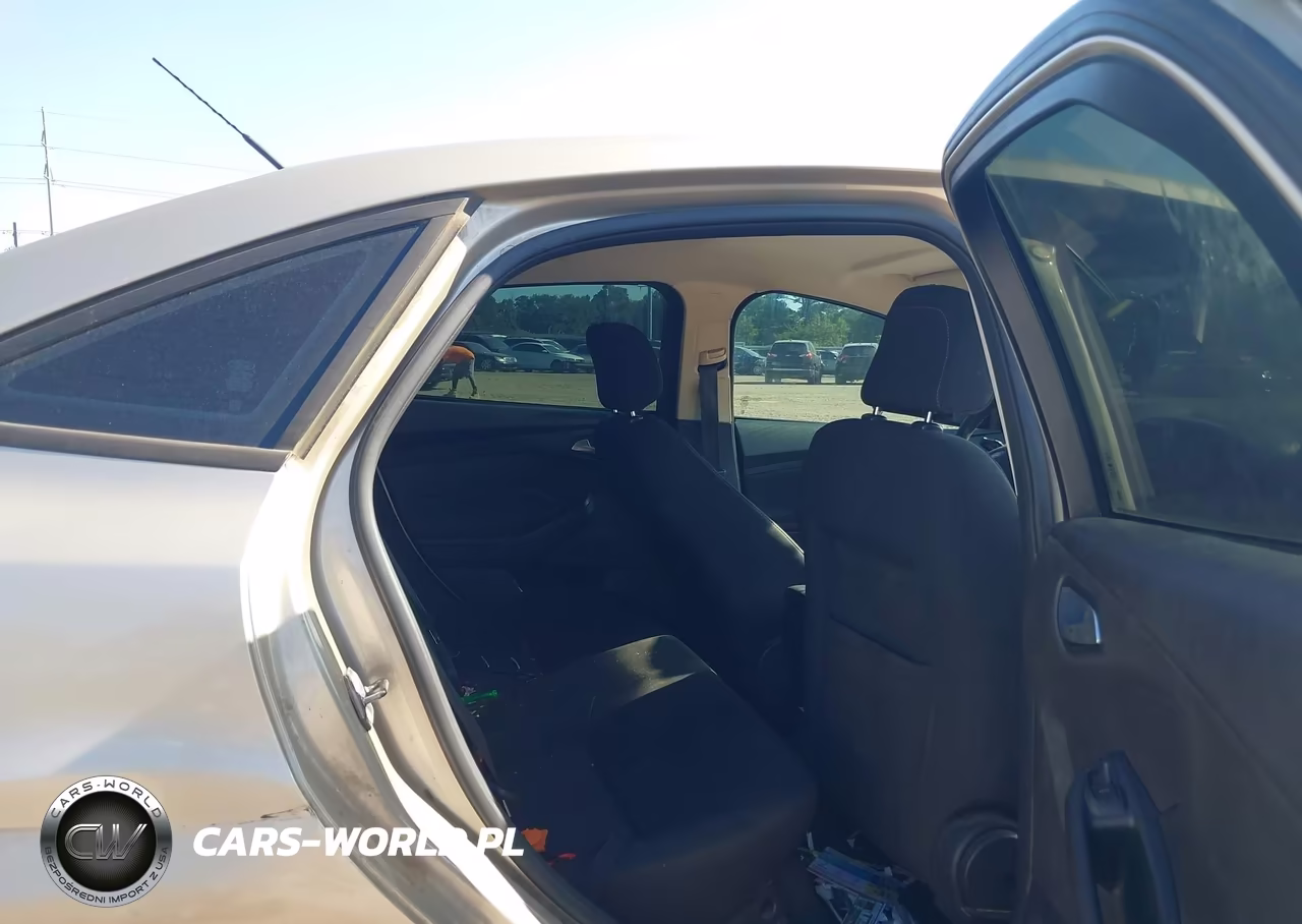 2018 Ford Focus Se VIN:1FADP3F21JL286843 - 8