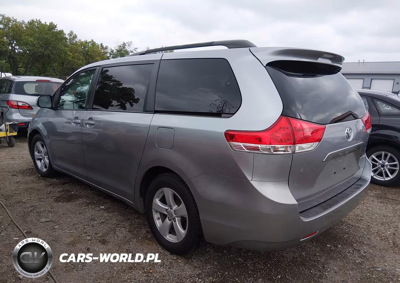 2011 Toyota Sienna Le V6 VIN:5TDKK3DC1BS172949 - 3