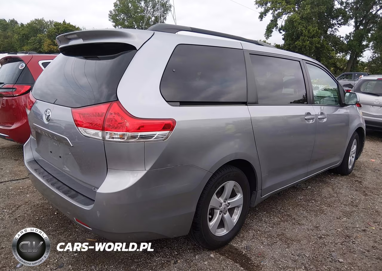 2011 Toyota Sienna Le V6 VIN:5TDKK3DC1BS172949 - 4